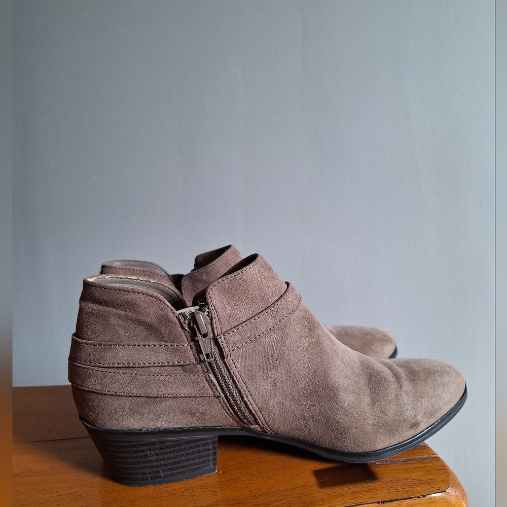 ST. JOHNS BAY Casual Ankle Boots Booties Womens Size 8M - Picture 5 of 11